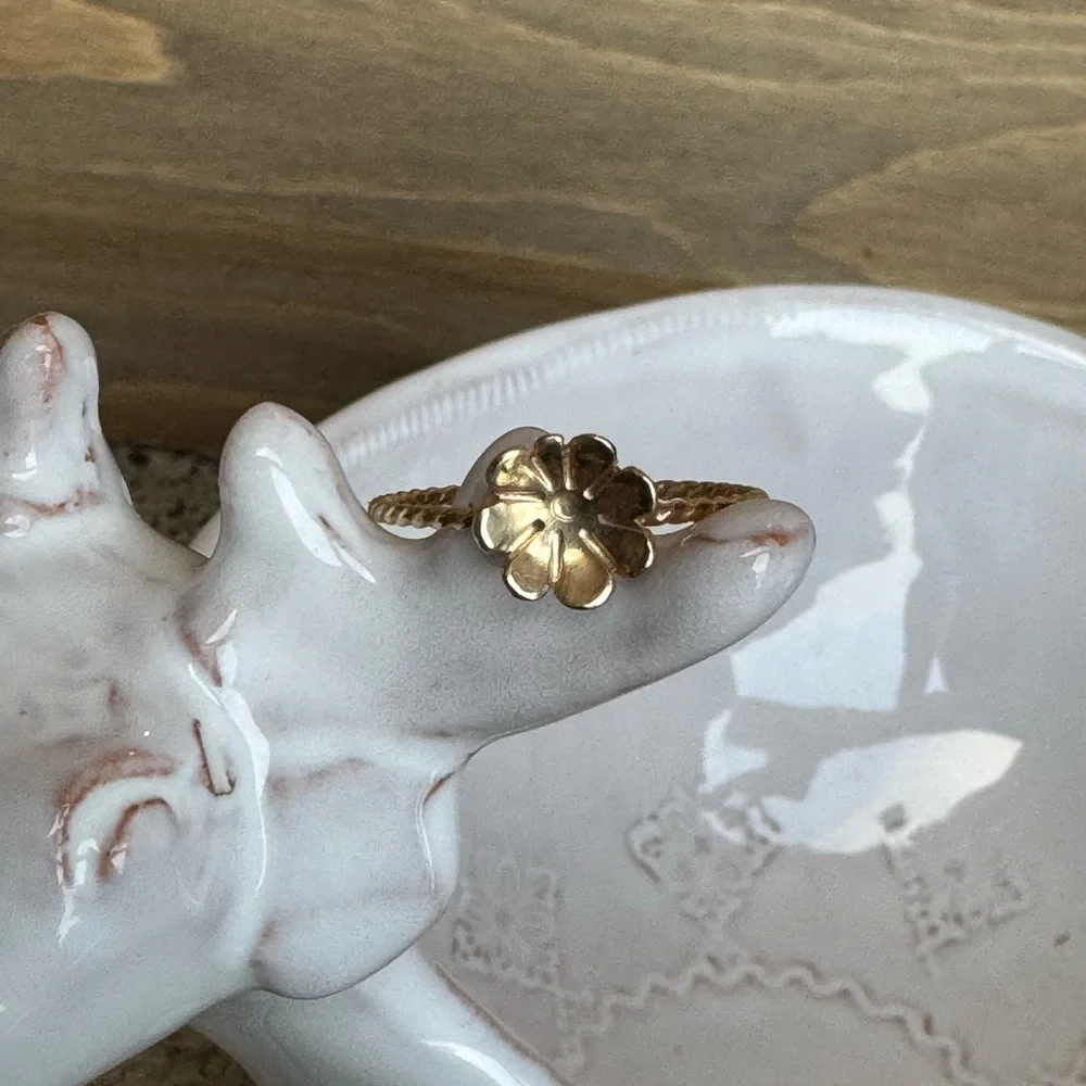 14KYG Golden Fluerette Ring